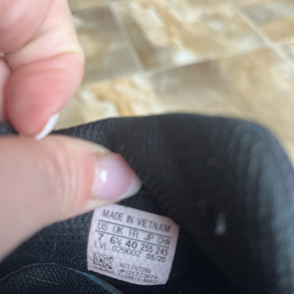 Adidas basketball pro shark 2.0 deep threat J boys sneakers - Picture 9 of 11